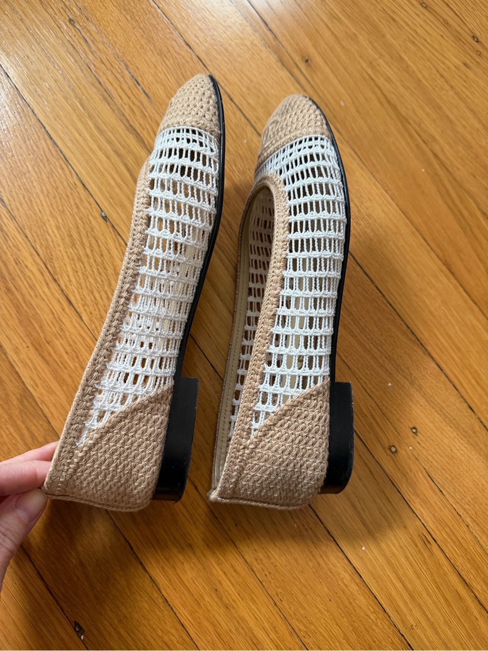 CHANEL Beige and White Crochet Ballet Flats - Picture 4 of 5